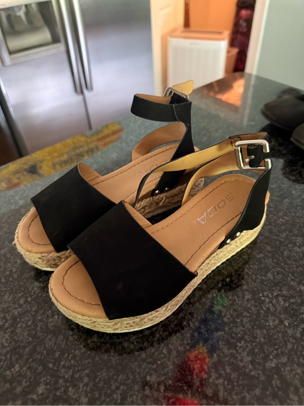 SODA TOPIC PLATFORM SANDALS